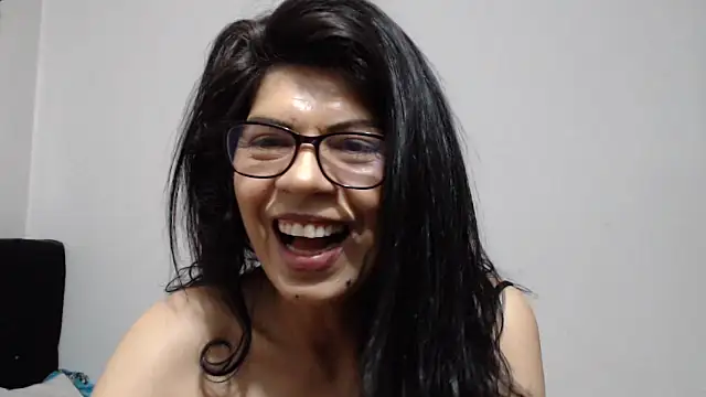 Snapshot of abrilsex23 chatting on 10-25-25, 03:18 abrilsex23 online show from 10-25-25, 03:18