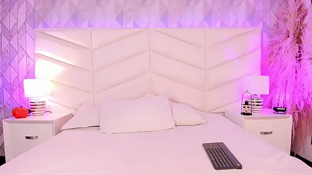 Charlotte hall  online show from 10-11-25, 03:39