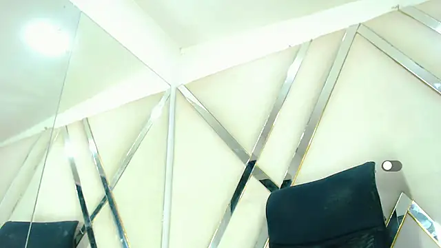 AuroraRoss online show from 10-10-25, 07:13