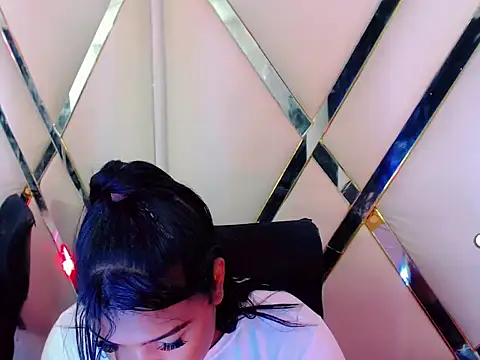 AuroraRoss online show from 10-20-25, 07:25