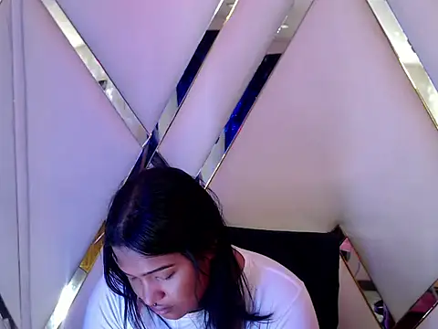 AuroraRoss online show from 10-27-25, 05:28