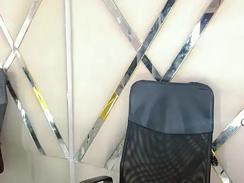 AuroraRoss online show from 10-29-25, 07:15