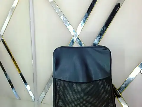 AuroraRoss online show from 10-30-25, 07:14