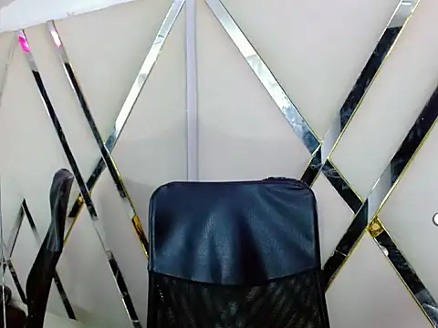 AuroraRoss online show from 11-04-25, 07:02