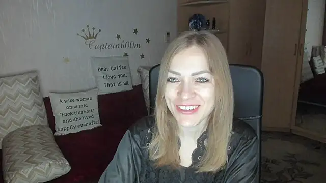 Tiffany Bates online show from 10-13-25, 03:28