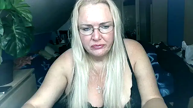 Sandy-Summer online show from 10-20-25, 03:01