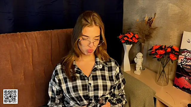 LilianLee online show from 11-13-25, 03:55