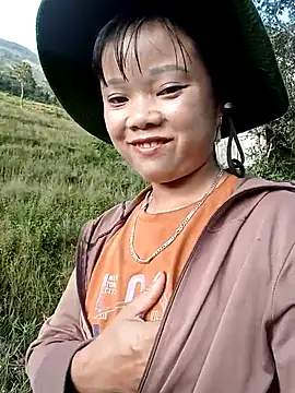 Snapshot of Samyy_xx chatting on 10-17-25, 12:25 Samyy xx online show from 10-17-25, 12:25