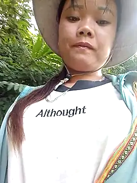 Snapshot of Samyy_xx chatting on 10-29-25, 12:24 Samyy xx online show from 10-29-25, 12:24