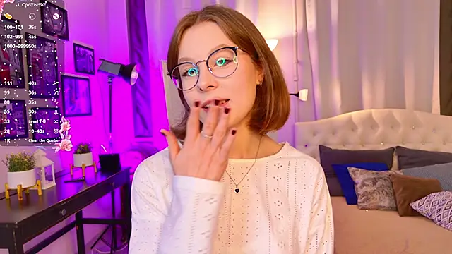 Bubblegum Babe  online show from 10-18-25, 08:09