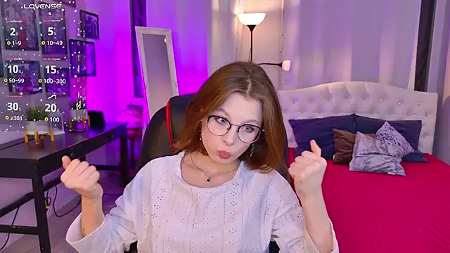 Bubblegum Babe  online show from 10-25-25, 08:03