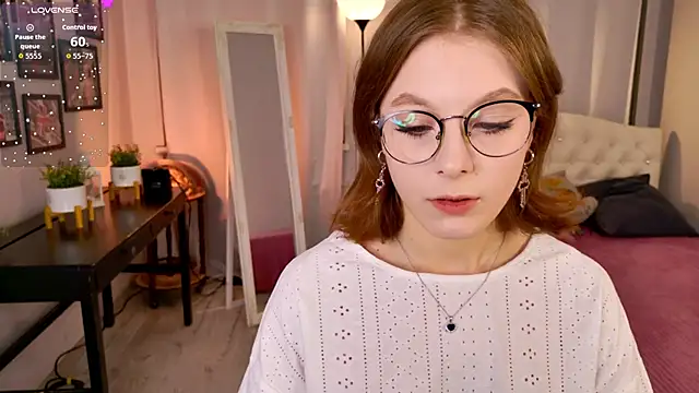 Bubblegum Babe  online show from 11-19-25, 08:42