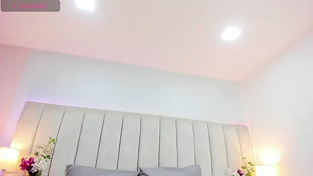 Snapshot of EllaaThorne chatting on 11-18-25, 07:51 EllaaThorne online show from 11-18-25, 07:51