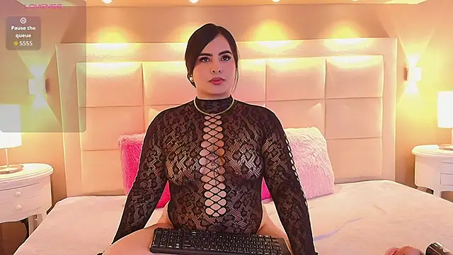 LexieVega online show from 10-19-25, 09:04