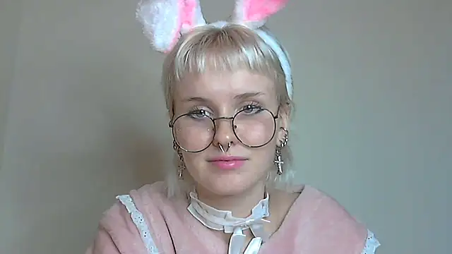 Snapshot of Paradoxy_ chatting on 10-20-25, 06:30 Paradoxy online show from 10-20-25, 06:30