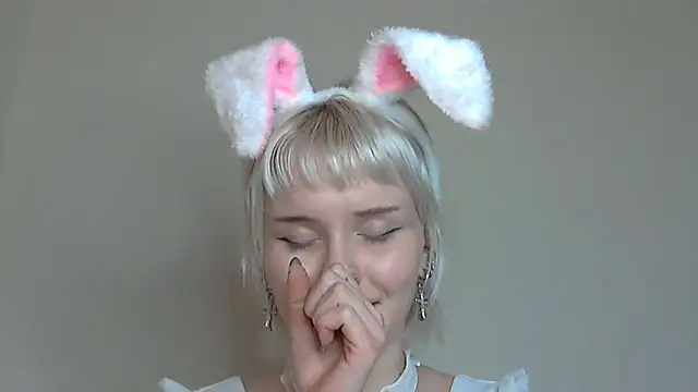 Snapshot of Paradoxy_ chatting on 10-28-25, 07:16 Paradoxy online show from 10-28-25, 07:16