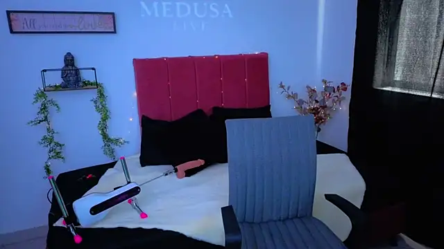 pequitasmedusa9 online show from 10-27-25, 04:44