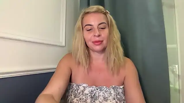 Miravynn online show from 12-21-25, 11:50