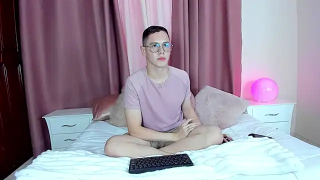 royal fantasy online show from 12-03-25, 07:45