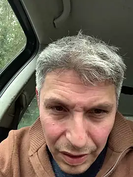 Snapshot of CerveniXXL chatting on 10-17-25, 04:09 CerveniXXL online show from 10-17-25, 04:09