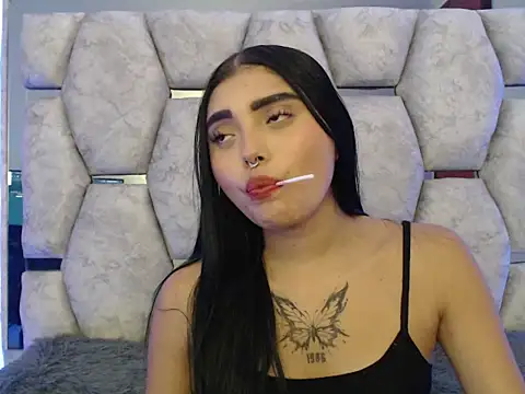 Snapshot of AnalyMilles chatting on 10-24-25, 10:06 AnalyMilles online show from 10-24-25, 10:06