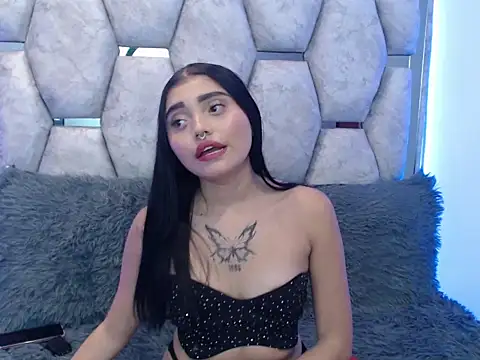 Snapshot of AnalyMilles chatting on 10-28-25, 08:44 AnalyMilles online show from 10-28-25, 08:44