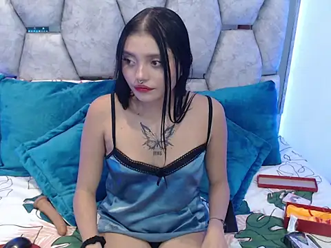 Snapshot of AnalyMilles chatting on 11-05-25, 09:48 AnalyMilles online show from 11-05-25, 09:48