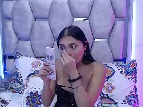 Snapshot of AnalyMilles chatting on 11-22-25, 02:54 AnalyMilles online show from 11-22-25, 02:54