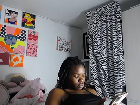 Snapshot of Nahomyyy chatting on 11-25-25, 10:43 Nahomyyy online show from 11-25-25, 10:43