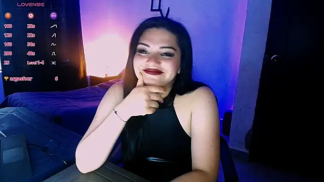 Snapshot of zoe_barclay chatting on 10-13-25, 01:55 zoe barclay online show from 10-13-25, 01:55