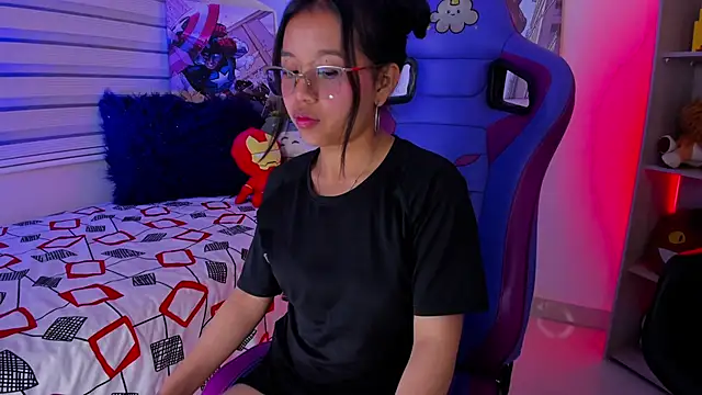 Snapshot of Zoe_Skyler chatting on 10-08-25, 03:42 Zoe Skyler online show from 10-08-25, 03:42