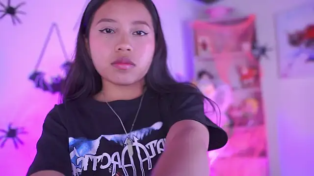 Snapshot of Zoe_Skyler chatting on 10-21-25, 04:19 Zoe Skyler online show from 10-21-25, 04:19