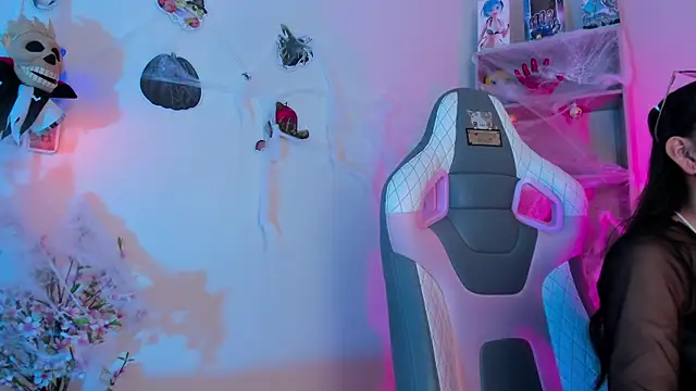 Snapshot of Zoe_Skyler chatting on 10-28-25, 03:58 Zoe Skyler online show from 10-28-25, 03:58