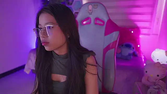 Snapshot of Zoe_Skyler chatting on 11-18-25, 01:04 Zoe Skyler online show from 11-18-25, 01:04