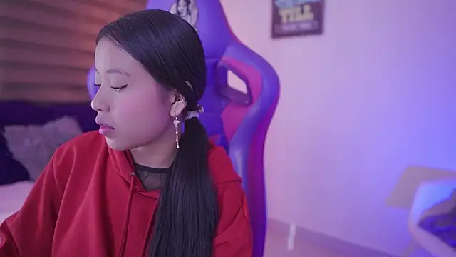 Snapshot of Zoe_Skyler chatting on 11-25-25, 02:06 Zoe Skyler online show from 11-25-25, 02:06