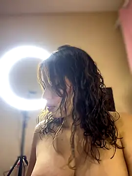 Mia Valmont online show from 10-16-25, 02:18