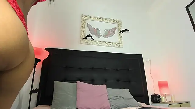 Snapshot of Nyra_18 chatting on 10-18-25, 09:04 Nyra 18 online show from 10-18-25, 09:04