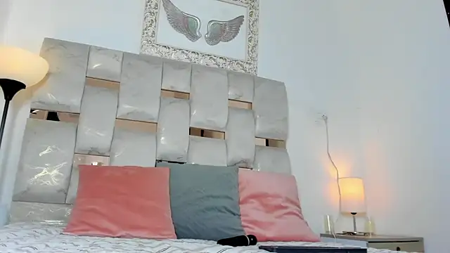 Snapshot of Nyra_18 chatting on 11-20-25, 02:01 Nyra 18 online show from 11-20-25, 02:01