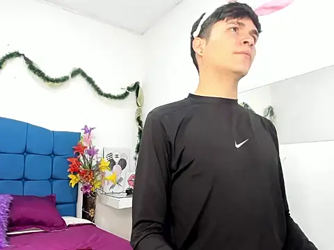 Aaron Foxxx online show from 12-21-25, 03:30