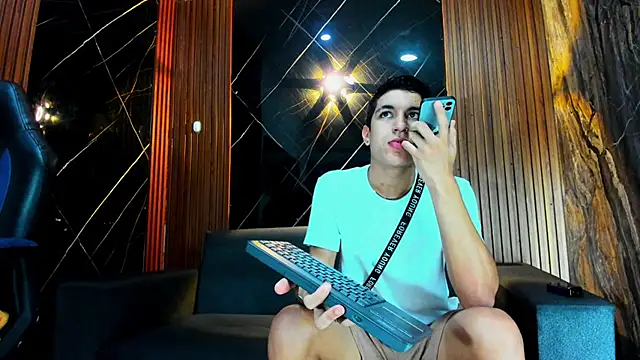 Stiben boy online show from 10-18-25, 02:58