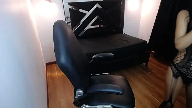 MarianaRojas  online show from 12-22-25, 04:31