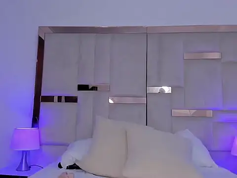 Lia Sin online show from 10-18-25, 01:23