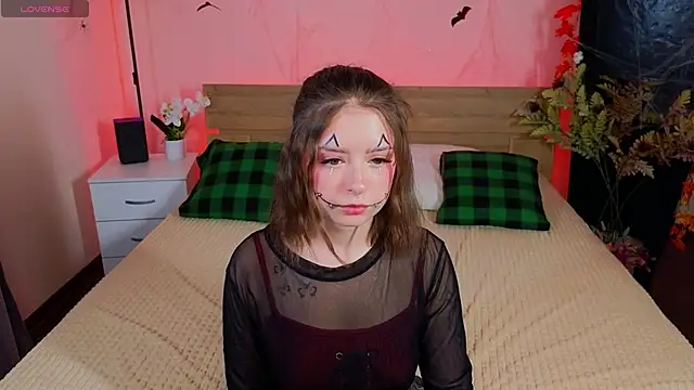 Snapshot of _Amelia_Shine_ chatting on 10-16-25, 11:00 Amelia Shine online show from 10-16-25, 11:00