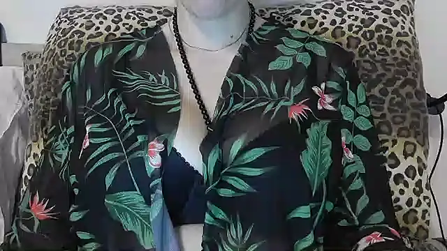Snapshot of Estrella7x chatting on 10-22-25, 03:12 Estrella7x online show from 10-22-25, 03:12