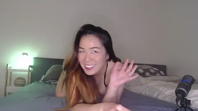 Snapshot of blueburrypie chatting on 10-14-25, 12:50 blueburrypie online show from 10-14-25, 12:50