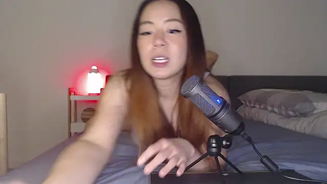 Snapshot of blueburrypie chatting on 10-16-25, 02:18 blueburrypie online show from 10-16-25, 02:18