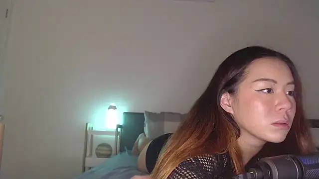 Snapshot of blueburrypie chatting on 10-19-25, 02:29 blueburrypie online show from 10-19-25, 02:29