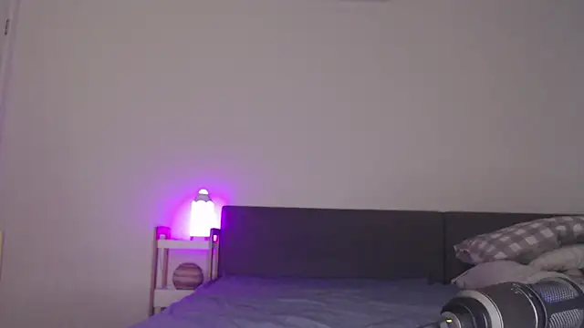 Snapshot of blueburrypie chatting on 10-20-25, 01:22 blueburrypie online show from 10-20-25, 01:22