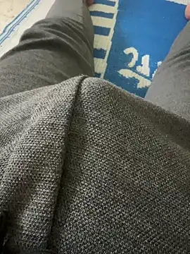 Snapshot of 0Mid00 chatting on 10-09-25, 09:51 0Mid00 online show from 10-09-25, 09:51