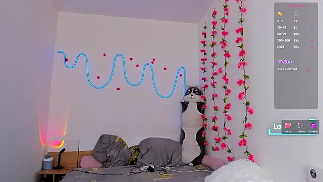 Snapshot of Evalore chatting on 10-03-25, 08:33 Evalore online show from 10-03-25, 08:33